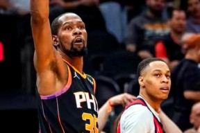 九游体育加时末段体能课后，菲尼克斯太阳完成体检备战NBA常规赛，气氛紧张，球探报告显示潜力的简单介绍